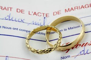 L'acte de mariage est un document essentiel pour prouver une union légale entre deux conjoints.